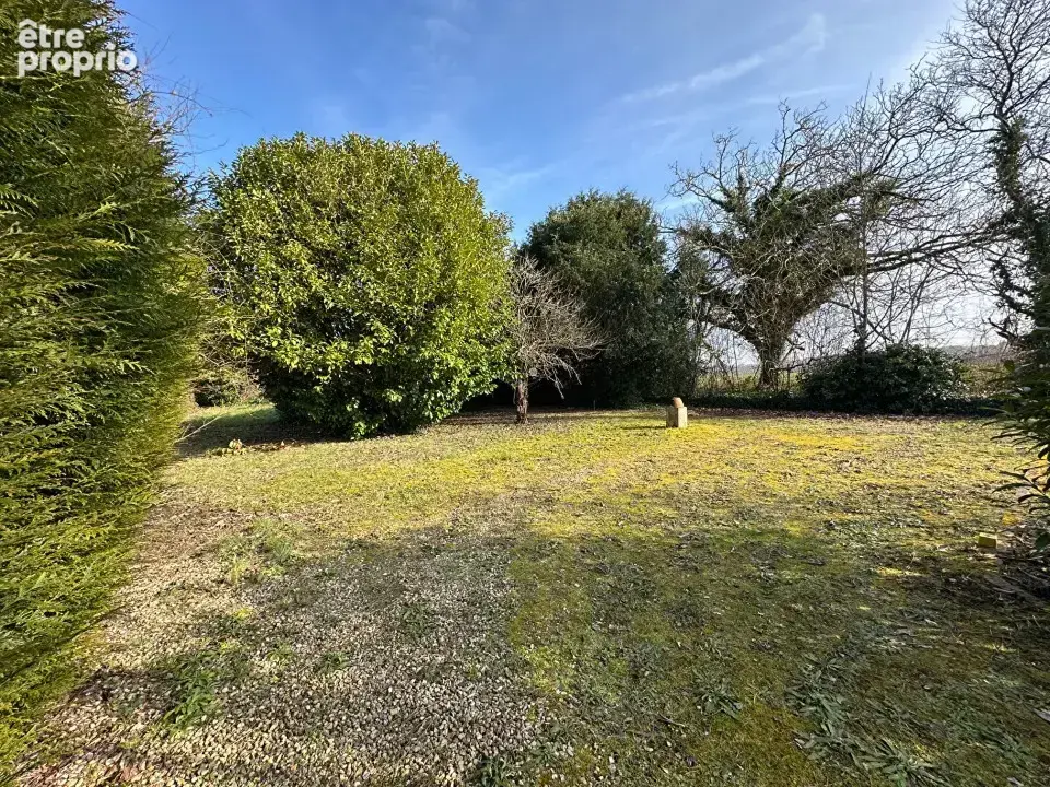 Terrain à COUILLY-PONT-AUX-DAMES