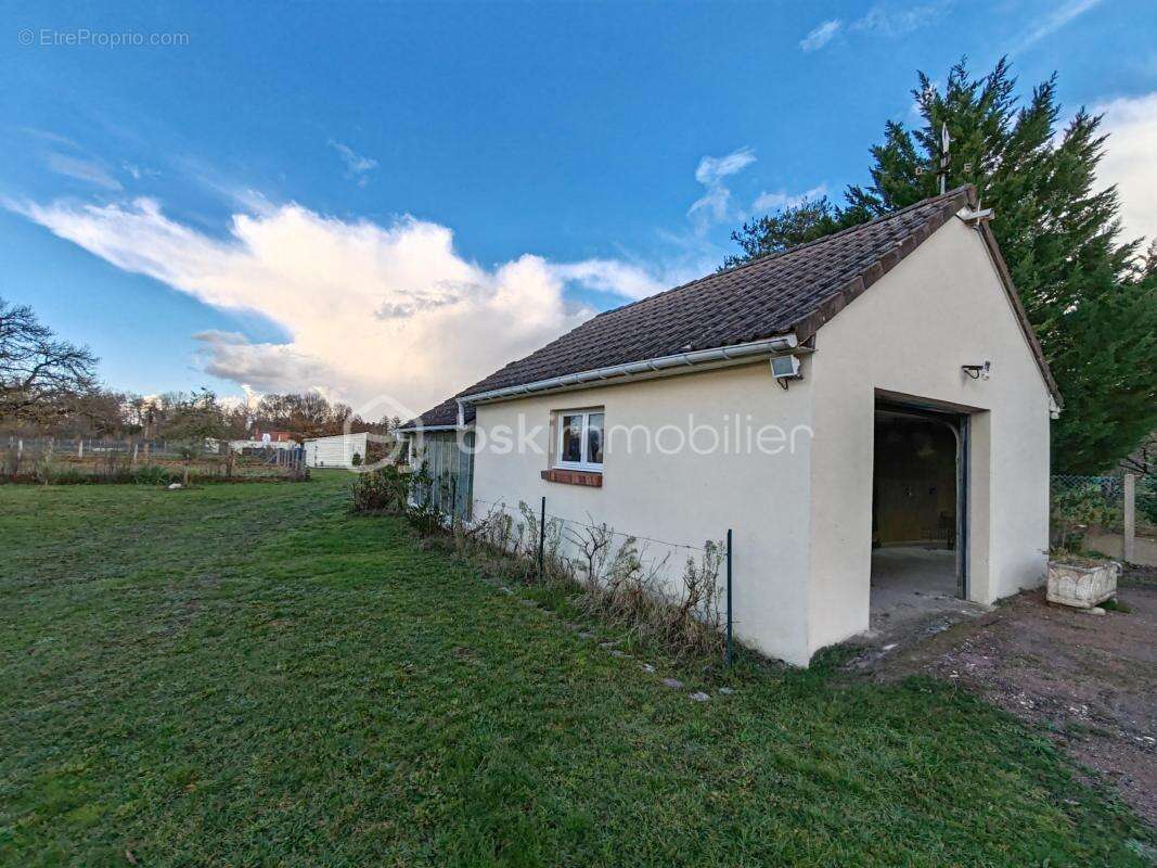 Maison à LES BORDES