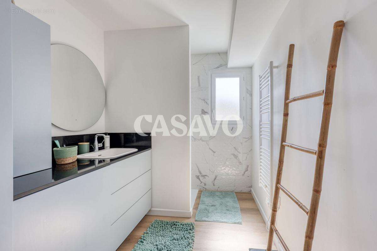 Appartement à LA ROQUE-D'ANTHERON