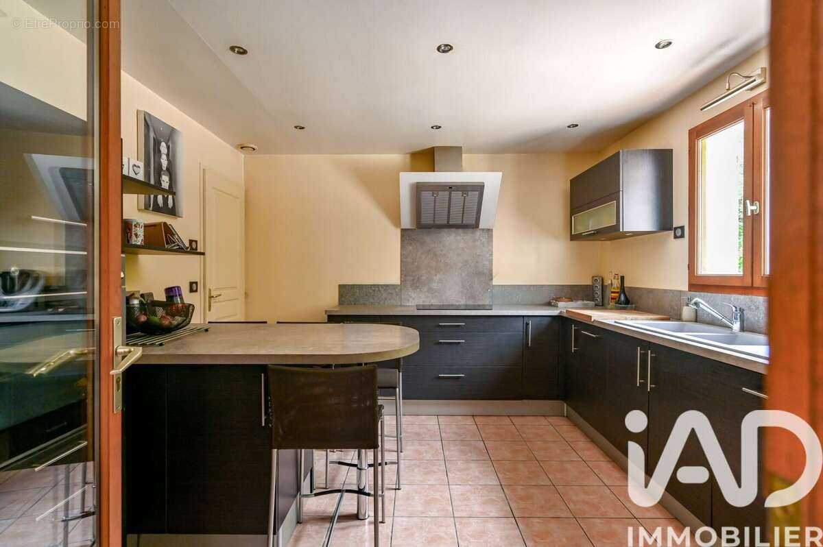 Maison 134 m² à Peypin  - photo 4