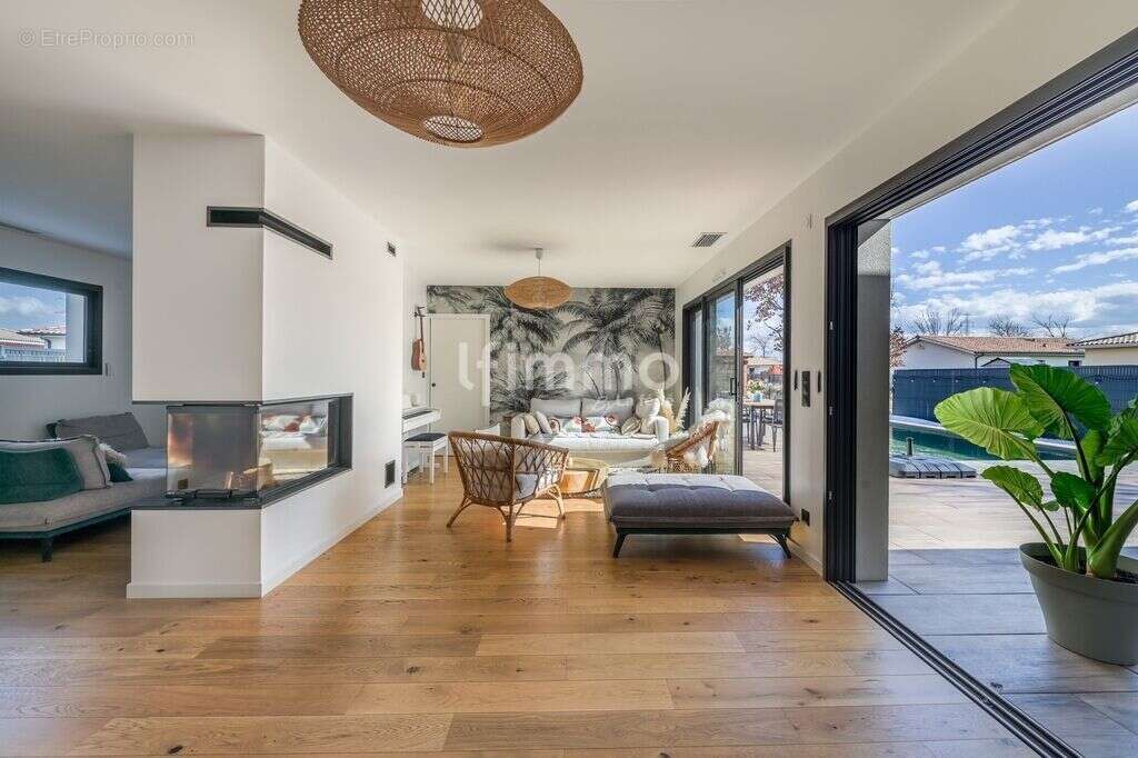 Demeure contemporaine avec piscine, spa et studio indépendant - photo 2