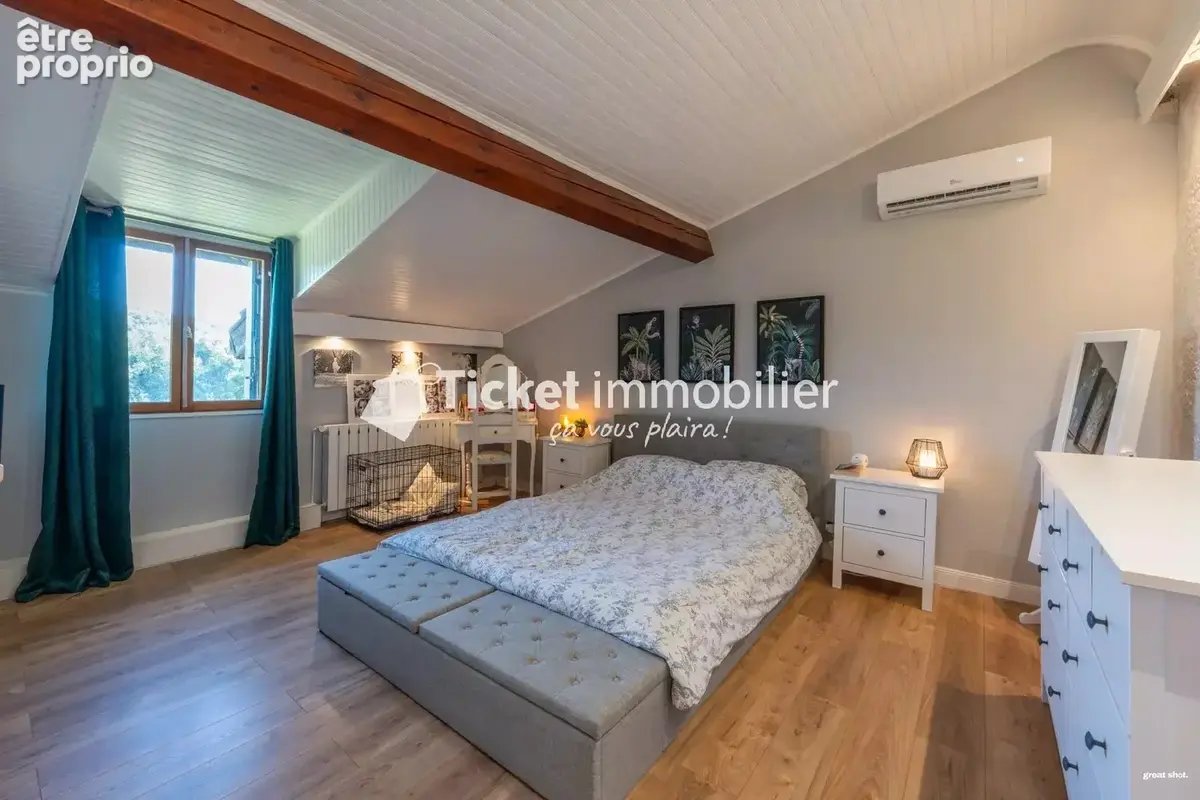THIL - Maison T5 de 226m2 avec piscine, terrain de 9000m2 et dépendance à rénover - photo 8