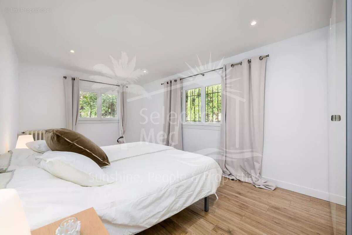 Maison à CHATEAUNEUF-GRASSE