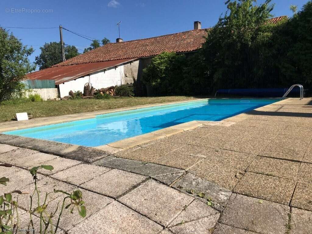 Maison à NANTEUIL-EN-VALLEE