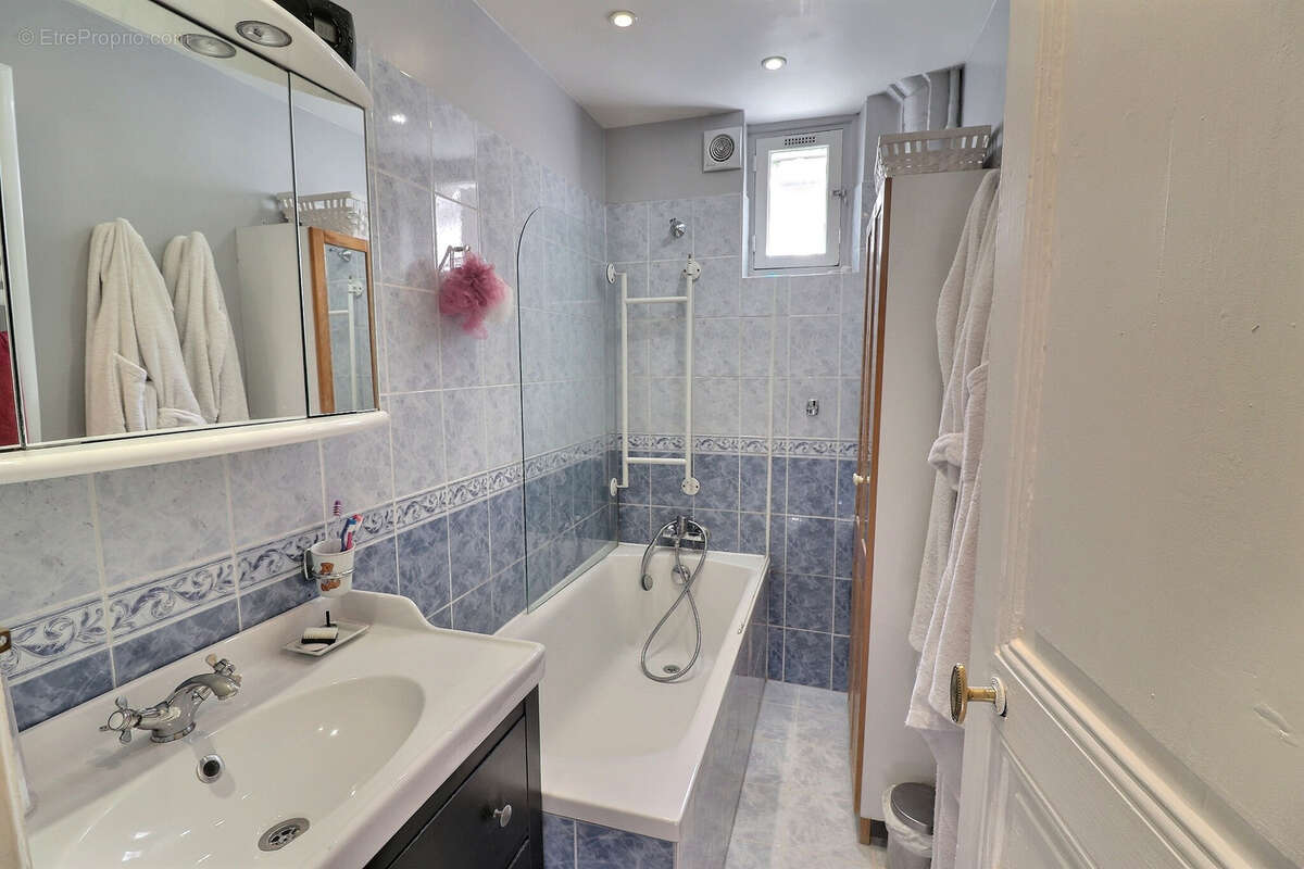 Appartement à PARIS-14E