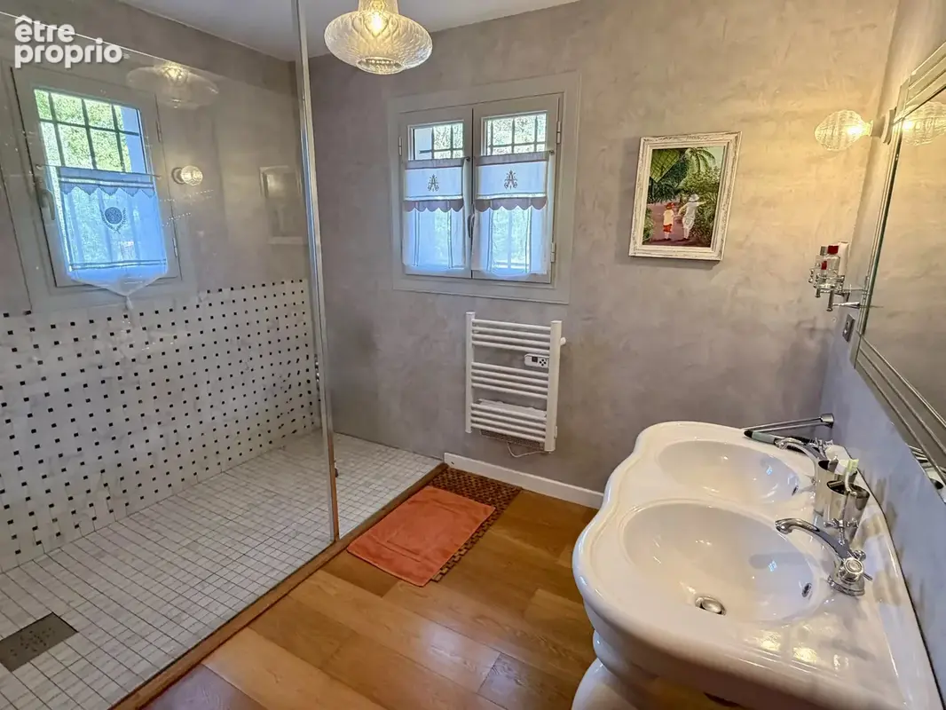Élégante propriété avec villa principale, mazet en pierres et piscine - photo 50