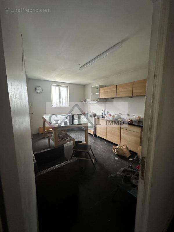 Commerce à ROMAINVILLE