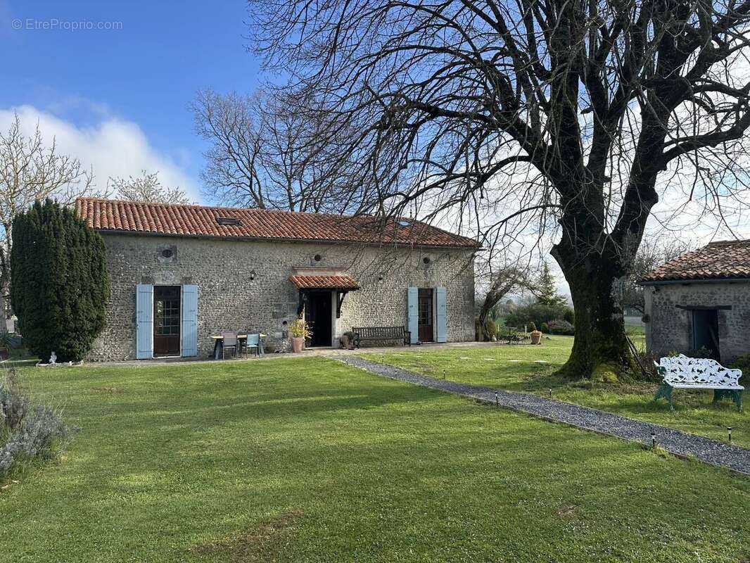 Maison à AUBETERRE-SUR-DRONNE