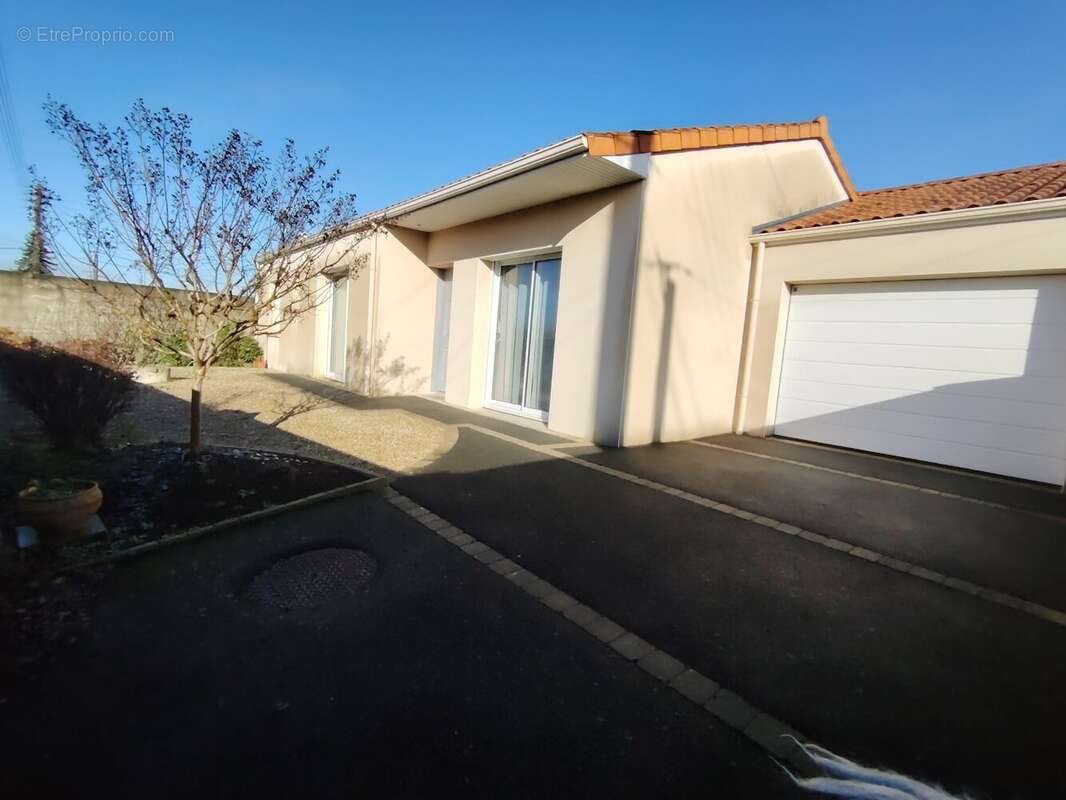 Maison à LA TESSOUALLE