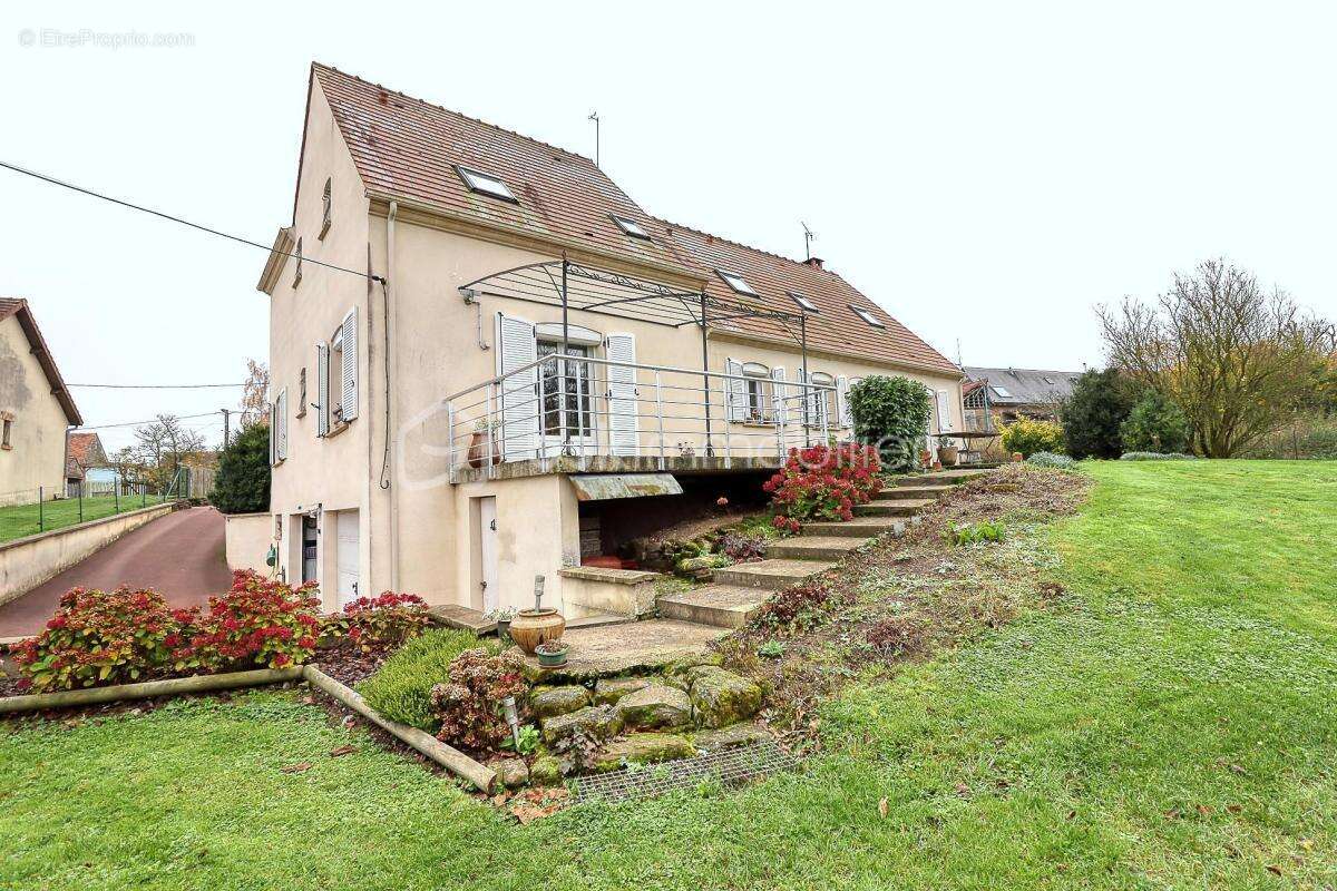 Maison à HODENC-EN-BRAY