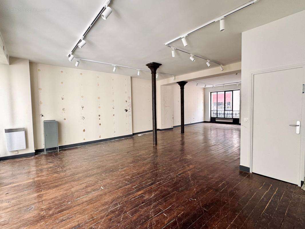 Commerce à PARIS-1E