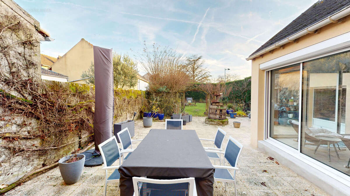 Maison à BAILLY-ROMAINVILLIERS