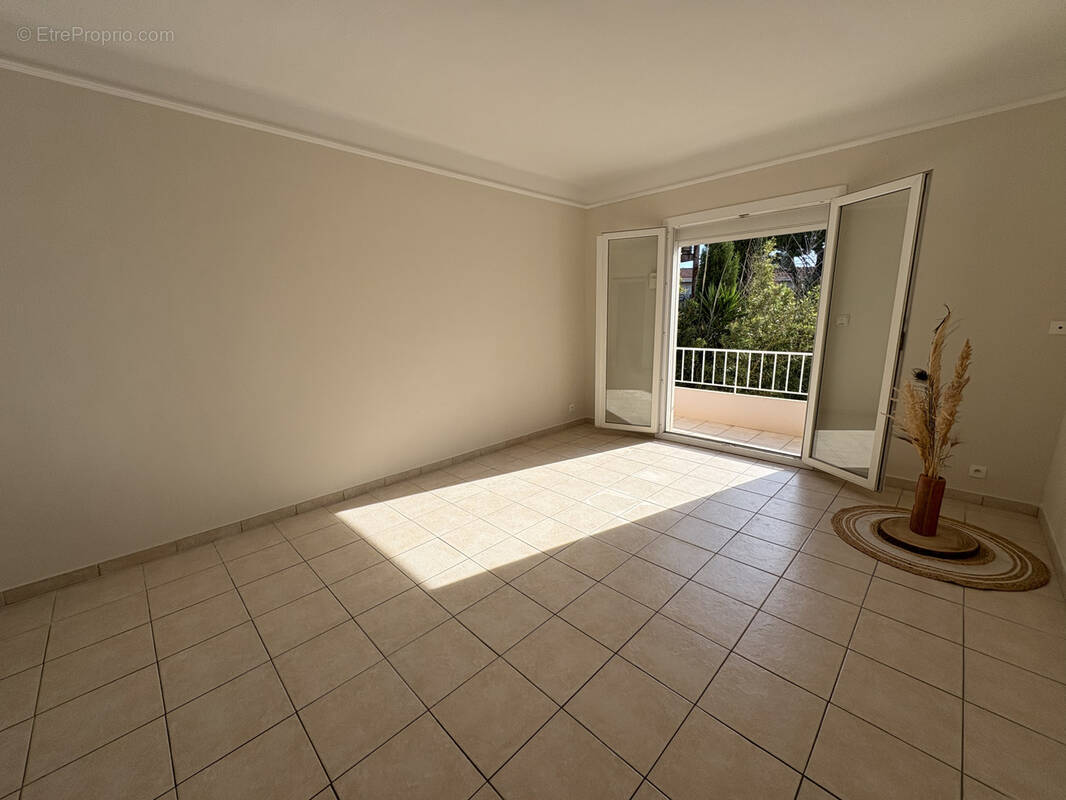 Appartement à SIX-FOURS-LES-PLAGES