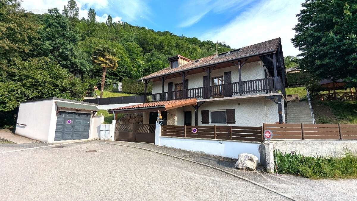 Maison à FROGES