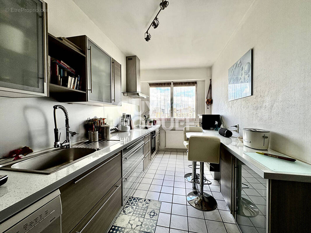 Appartement à COURBEVOIE