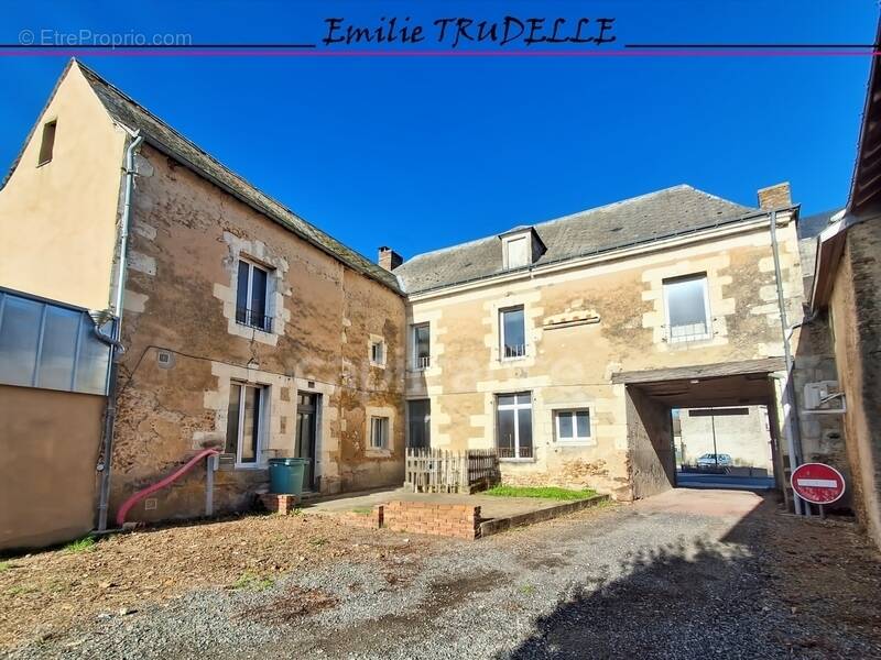 Maison à SAINT-VINCENT-DU-LOROUER