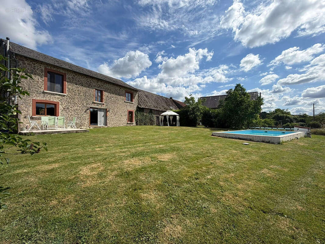 Maison à SAINT-PRIEST-LA-PLAINE