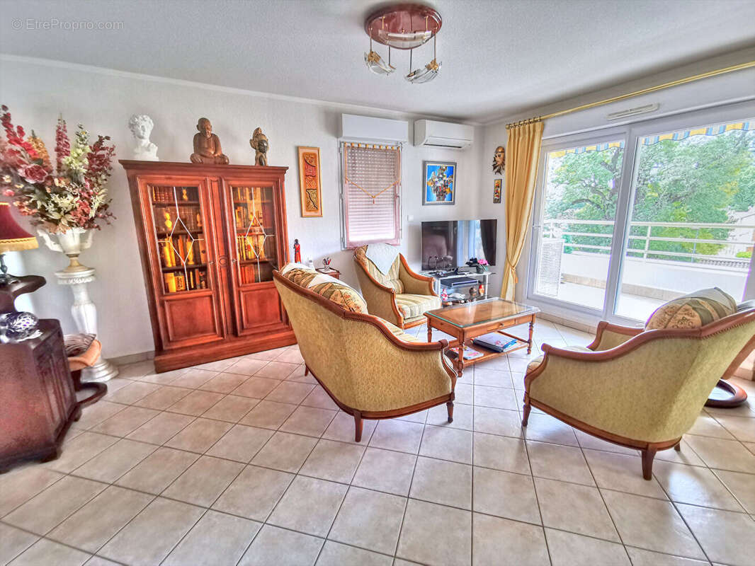 Appartement à SOLLIES-PONT