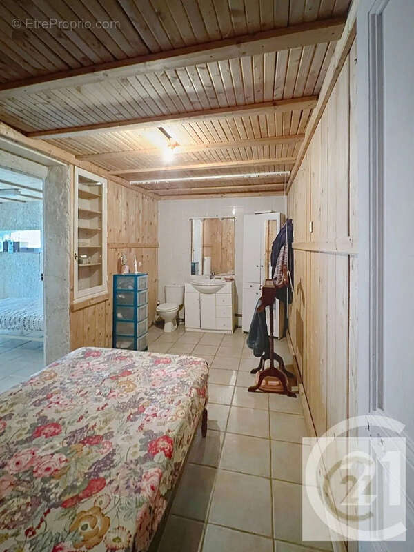 Maison 159 m² à Varennes  - photo 14