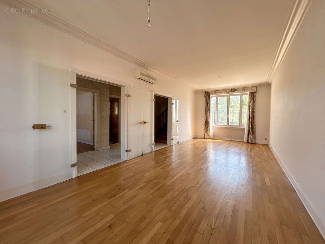 Maison des années 50 de 136 m2 - Montluçon - photo 4