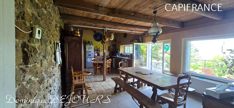 Maison à SAINT-SAUVEUR-DE-MONTAGUT