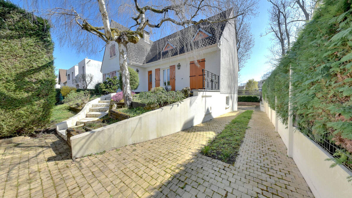 Maison à ROISSY-EN-BRIE