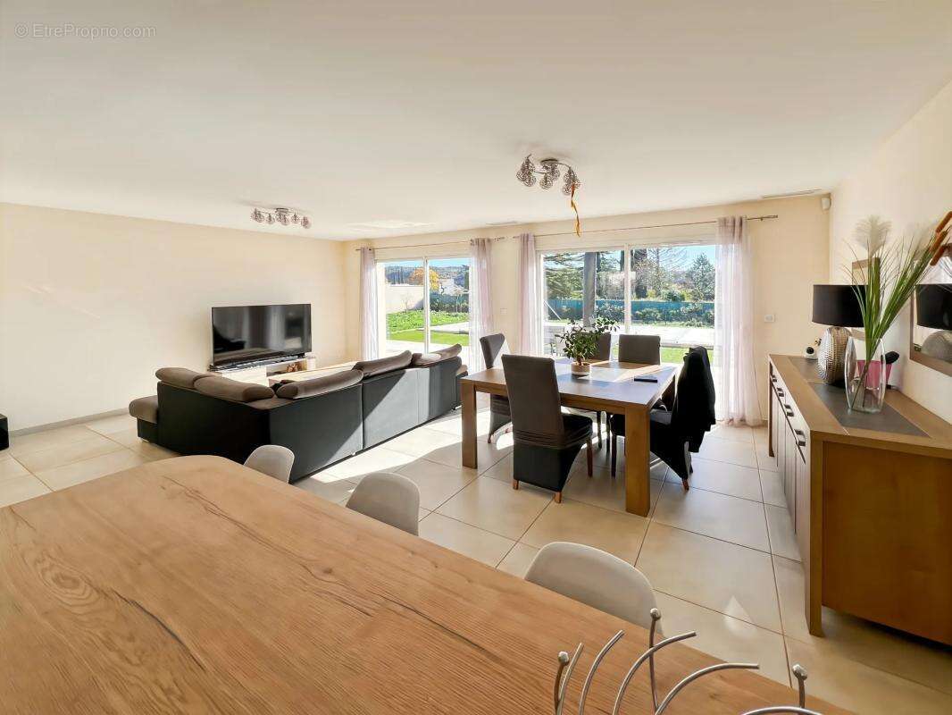 Maison à VINON-SUR-VERDON