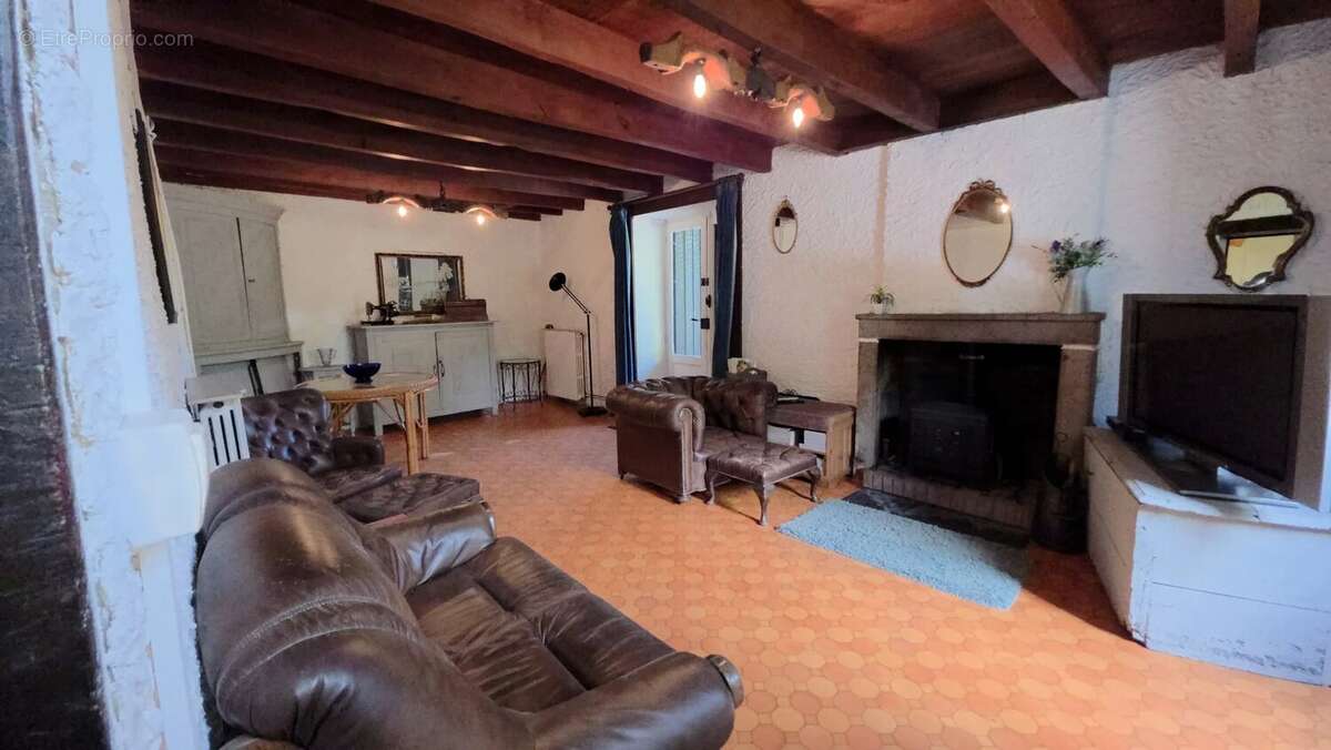 Maison à BUSSIERE-POITEVINE