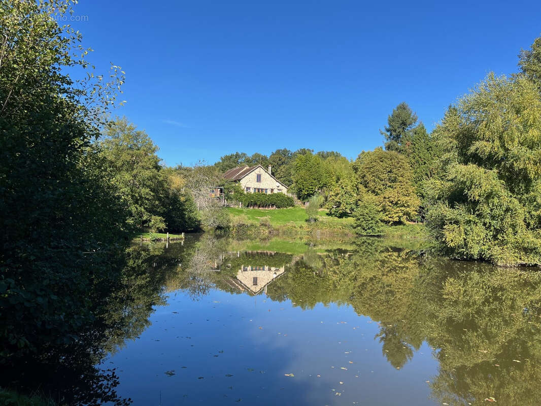 Maison à COUSSAC-BONNEVAL
