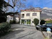   - Commerce à CROLLES