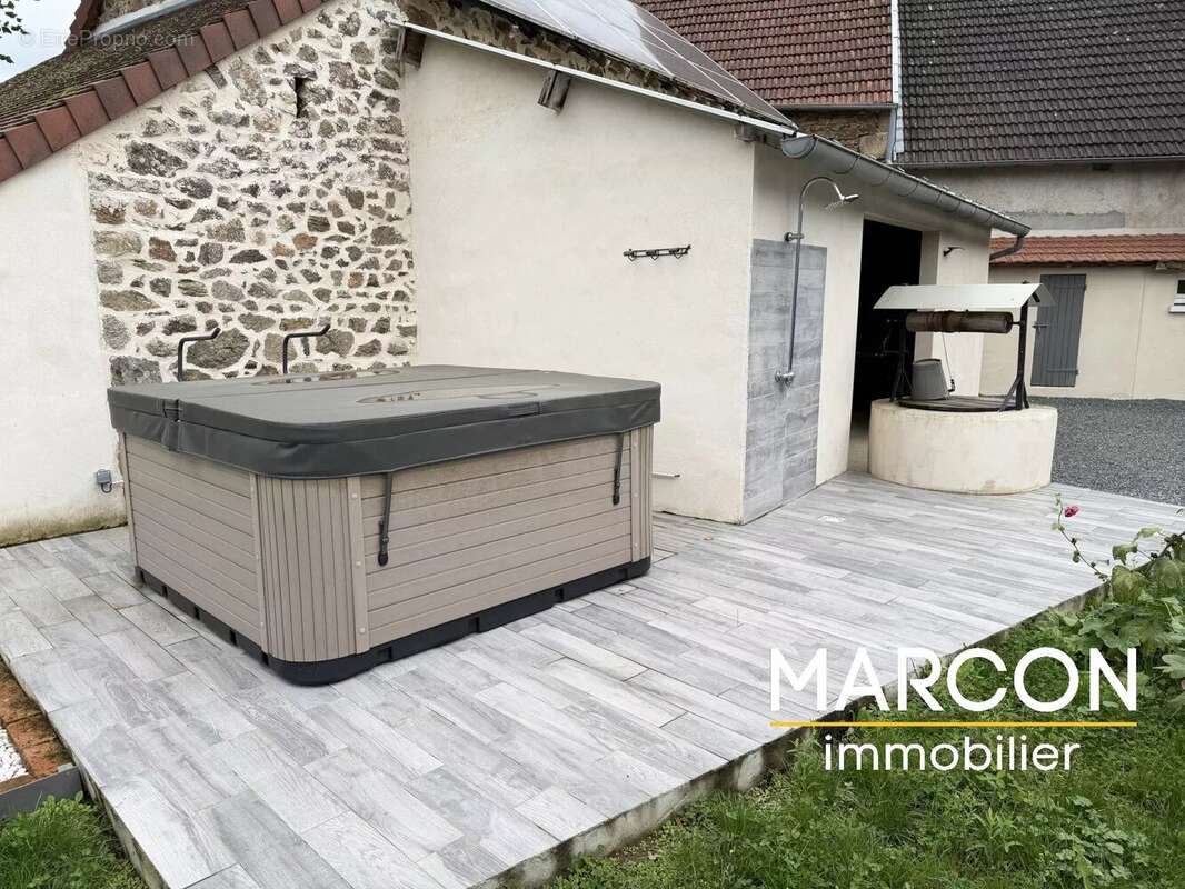 Maison à LE BOURG-D'HEM