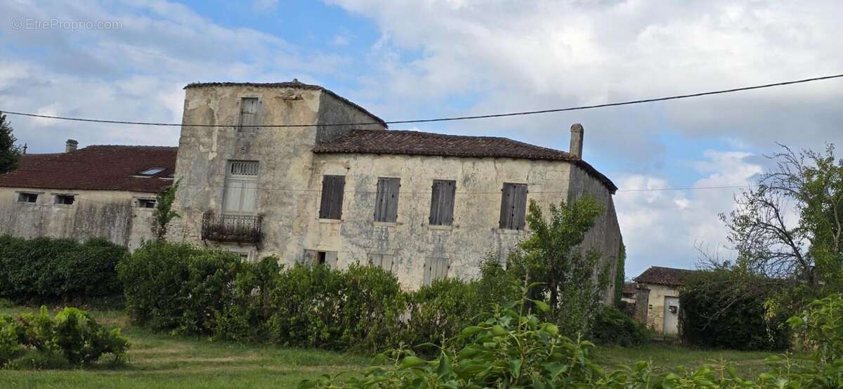 Commerce à BLAYE