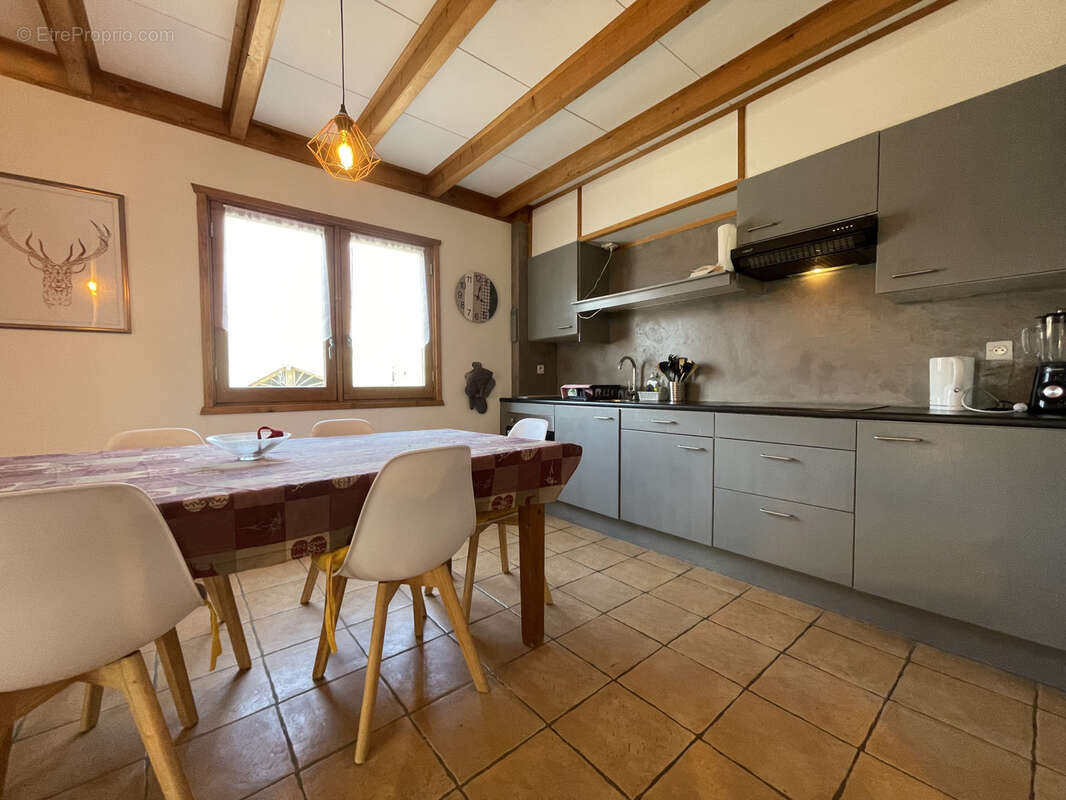 Appartement à MORILLON