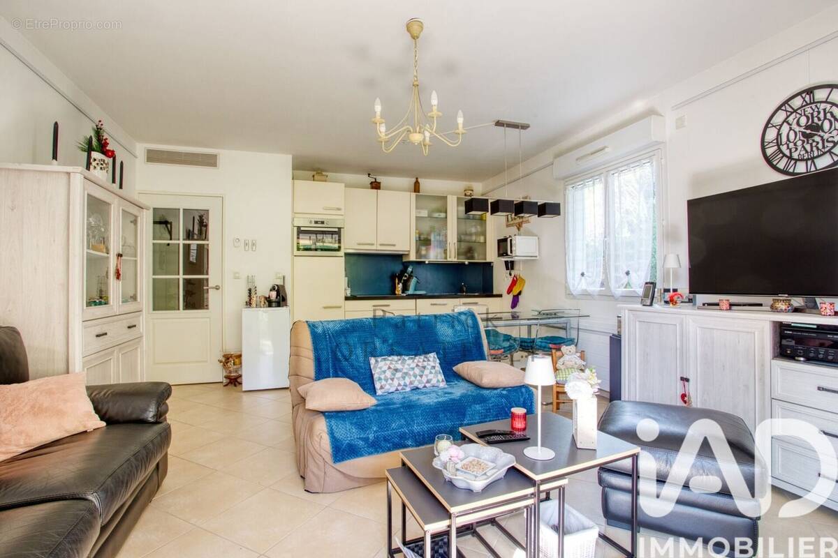 Photo 1 - Appartement à ROQUEBRUNE-SUR-ARGENS