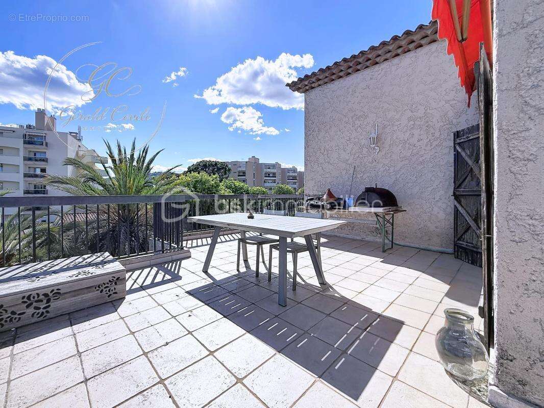 Appartement à VALLAURIS
