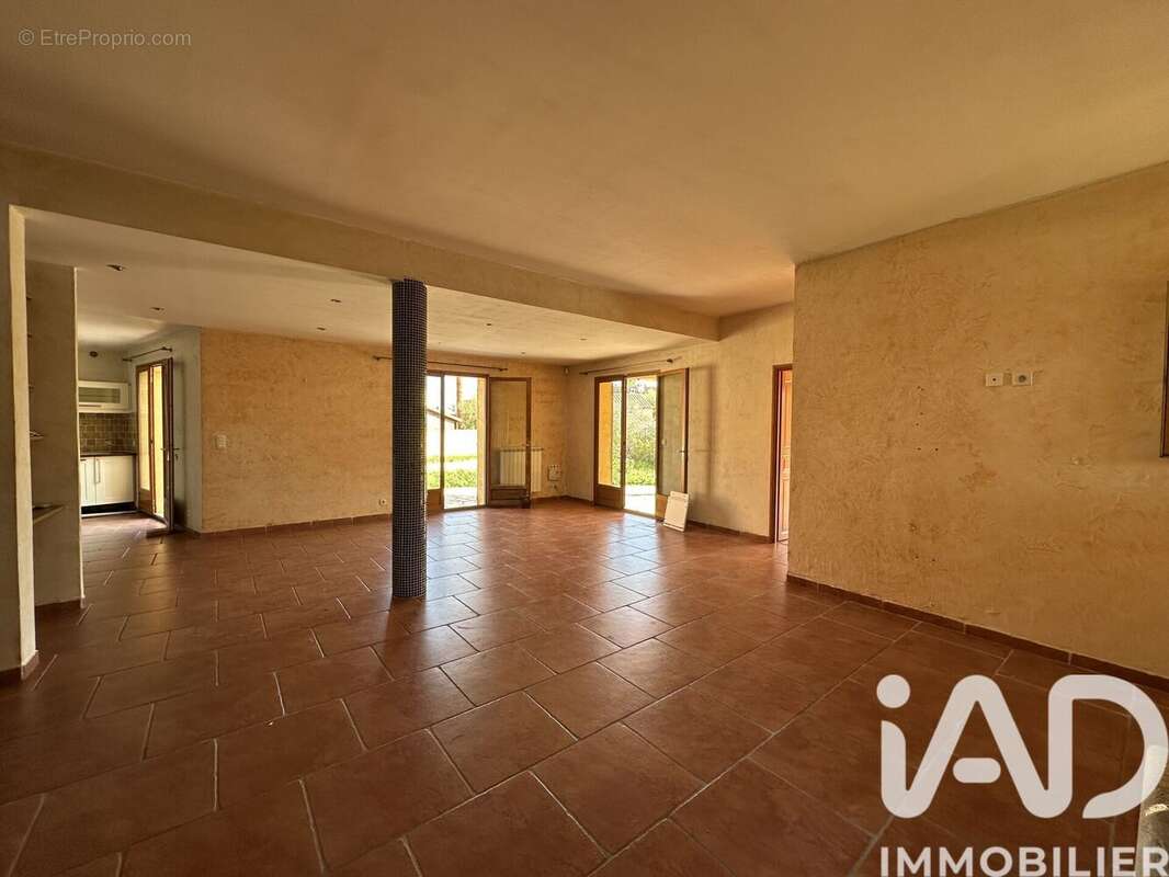 Photo 2 - Maison à SOLLIES-PONT