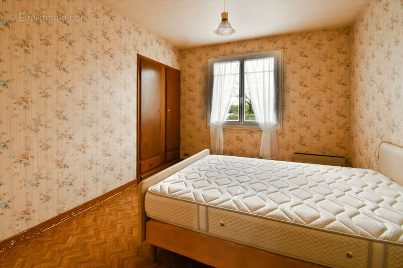 Maison à SAINT-JEAN-D'ANGELY