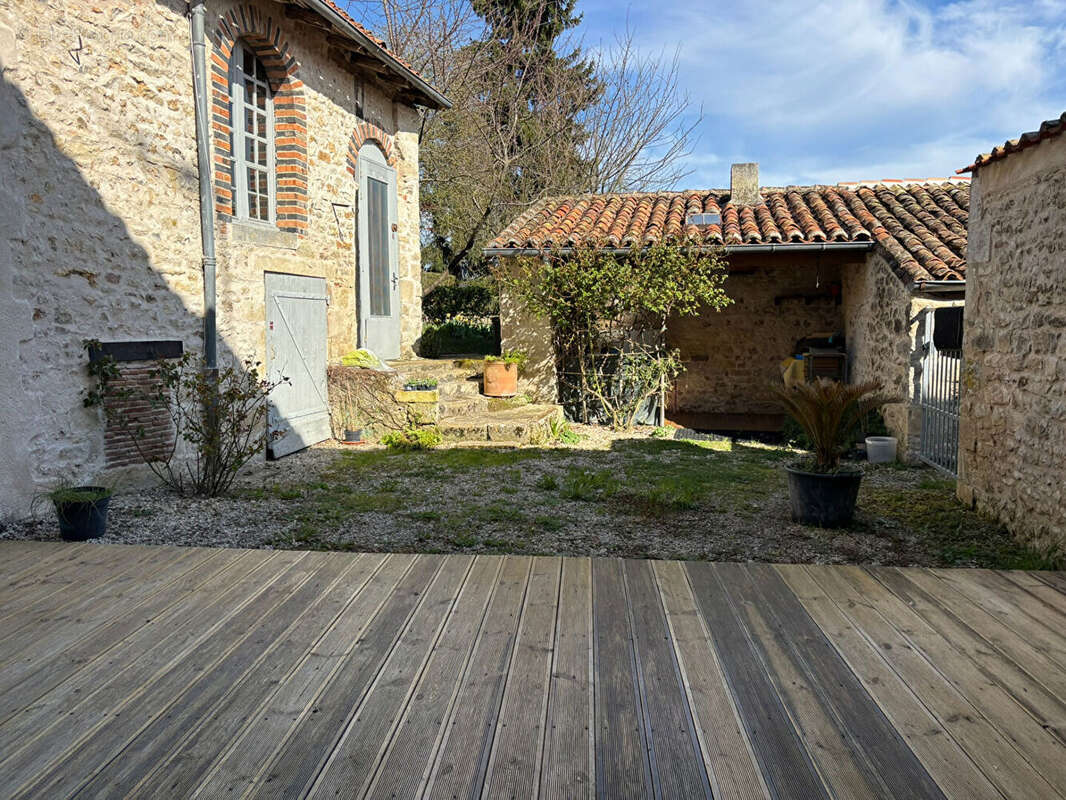 Maison à CHARROUX