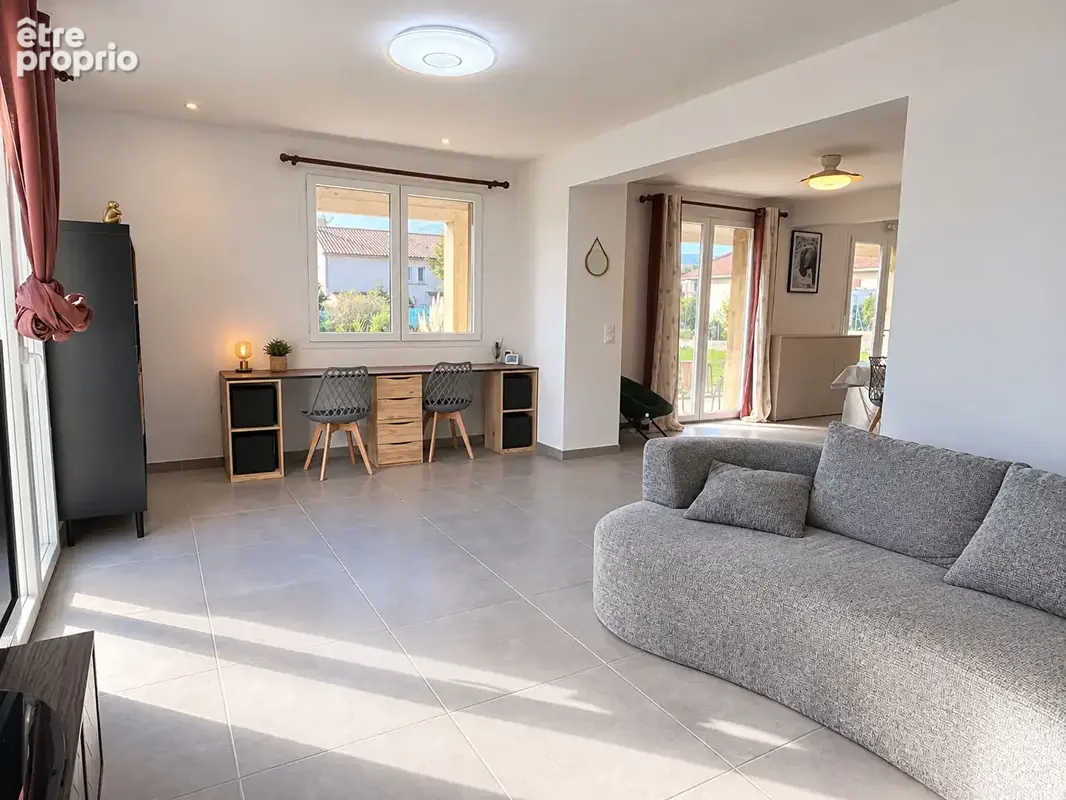 Maison rénovée 235 m² - 8 chambres - Terrain constructible 2 040 m² - Garage - Chomérac - photo 7