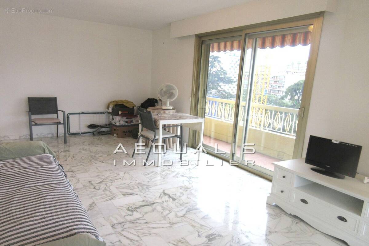 Appartement à SAINT-LAURENT-DU-VAR