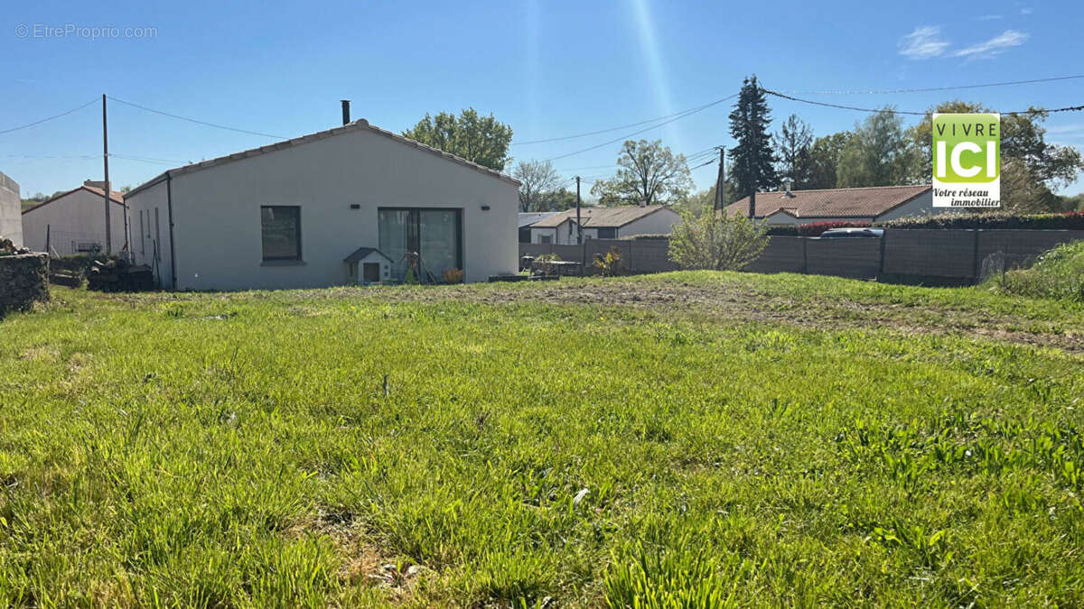 Maison à LA CHAPELLE-BASSE-MER