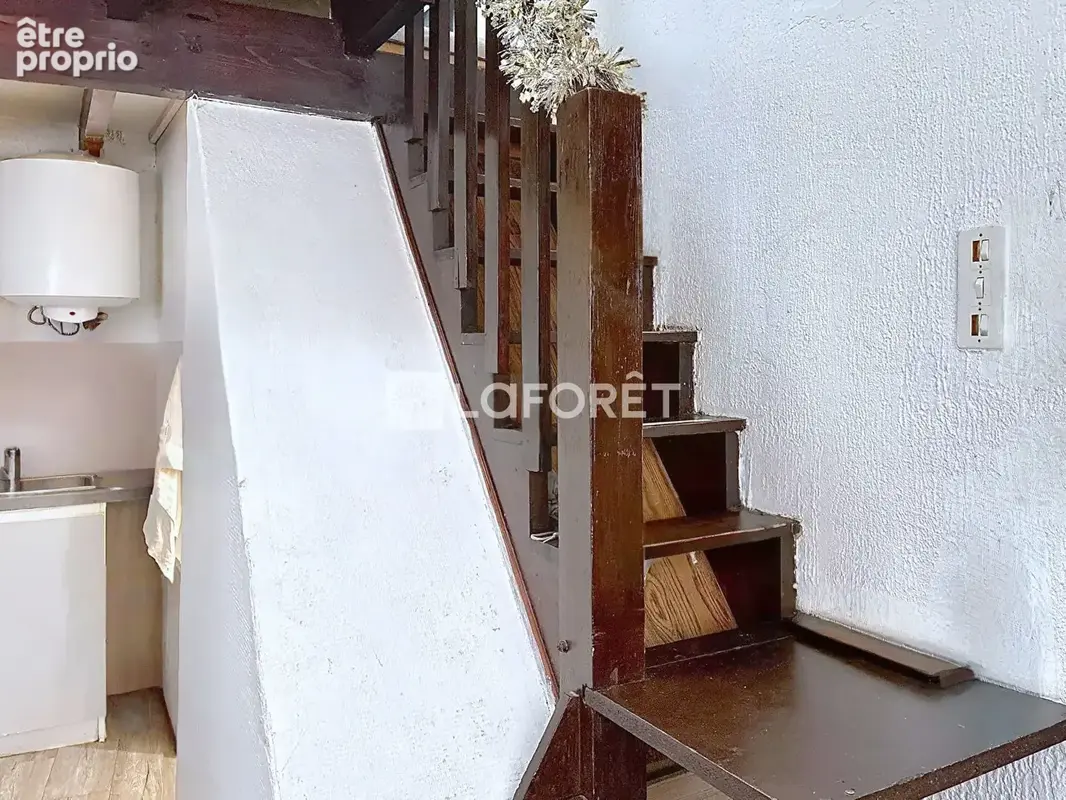 Studio loué lumineux avec mezzanine et charme ancien Centre historique de Chambéry - photo 6