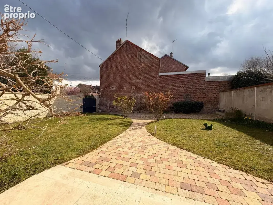 Sablons – Maison familiale en pierre avec 5 chambres, jardin et annexe - photo 11