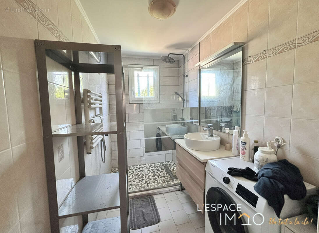 Le calme, l’espace et le potentiel pour cette maison à Plan d'orgon ! - photo 9