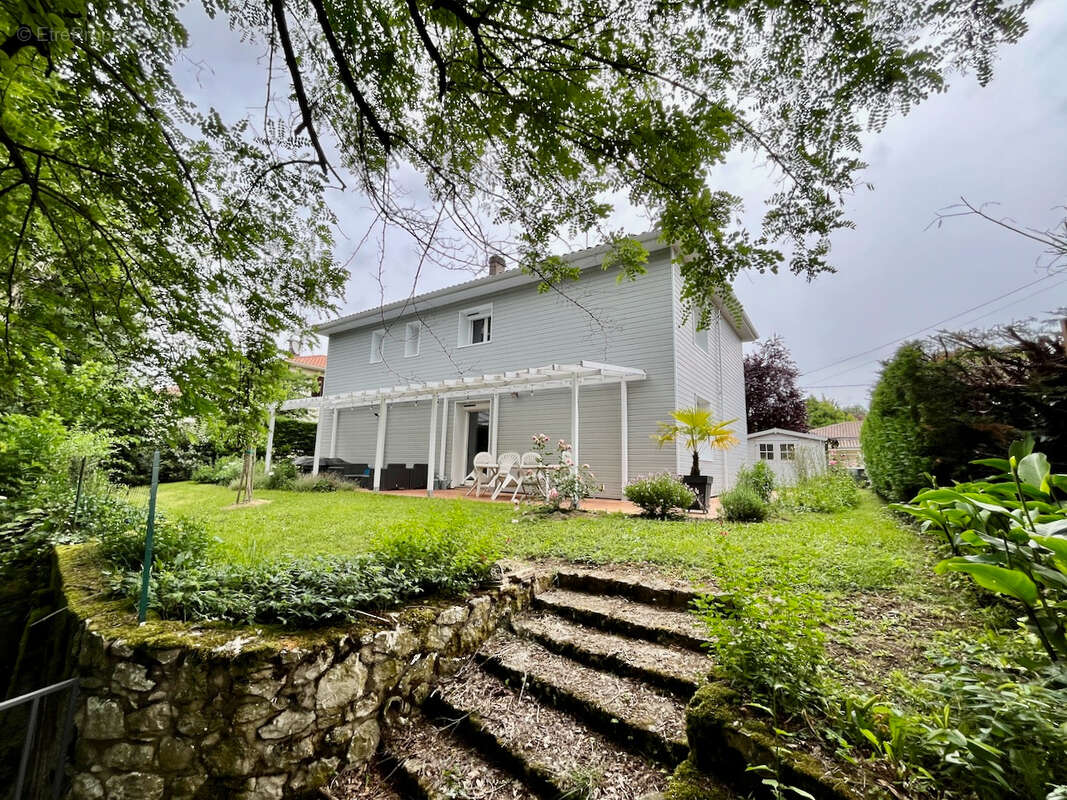 Villeneuve-sur-Lot maison entièrement rénovée avec goût de 142 m² sur un terrain d'environ 650 m². Coup de coeur assuré pour cet - photo 11