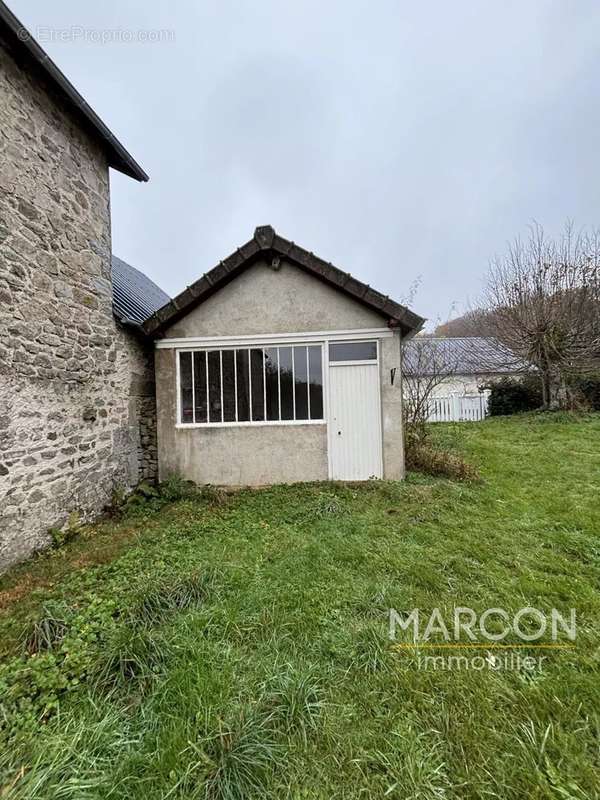 Maison à SAINT-MERD-LA-BREUILLE