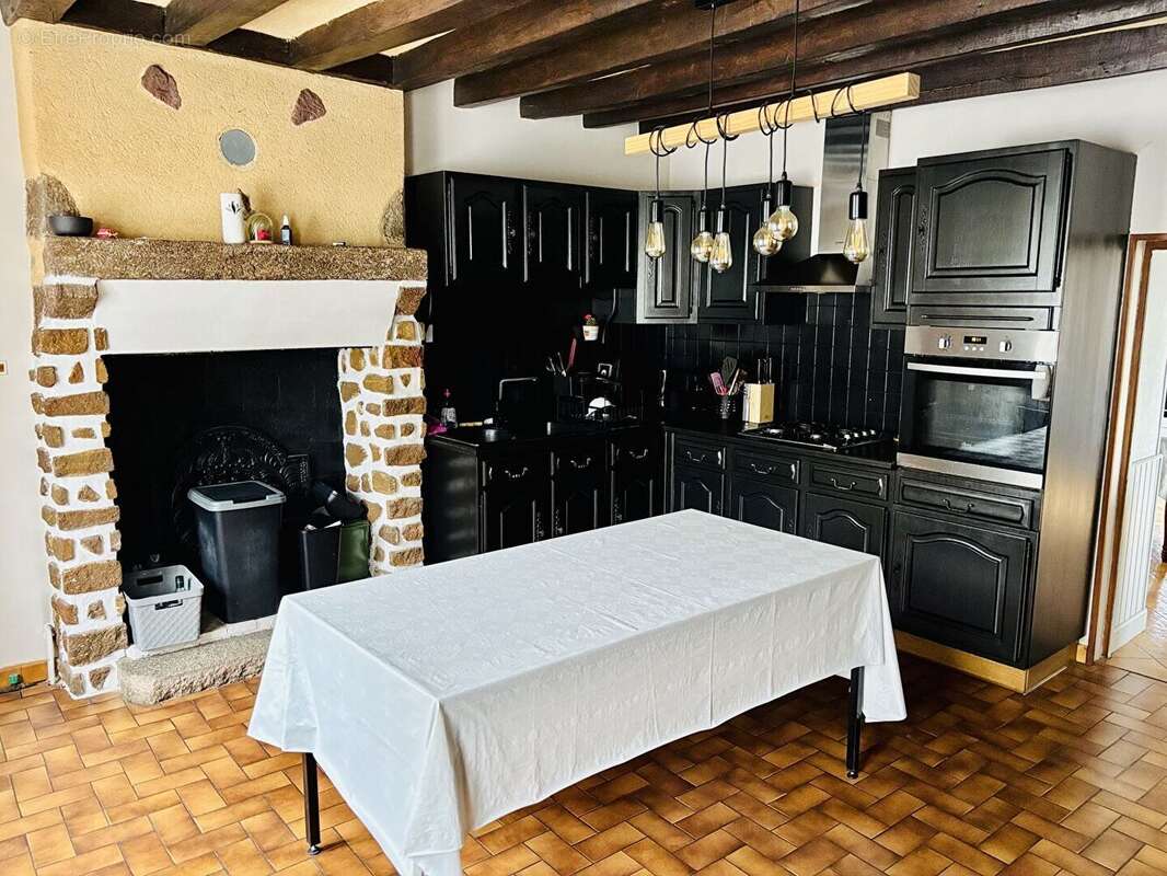 Maison avec sous-sol complet, dépendance et jardin clos de 780 m² - photo 6