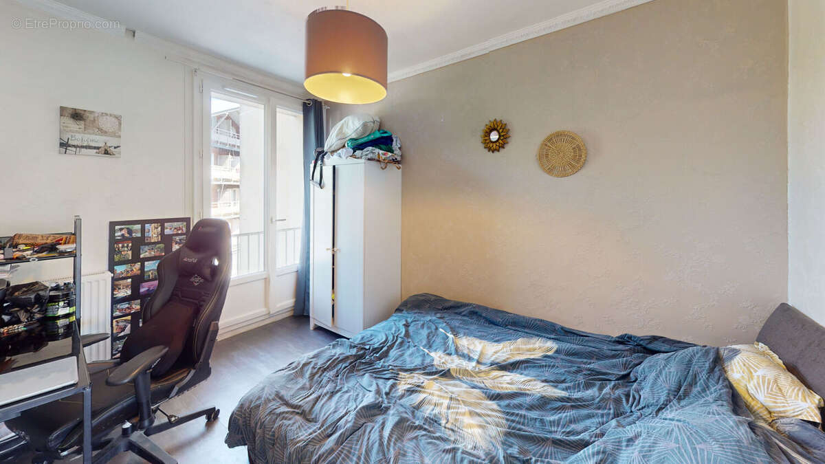 Appartement à SAINT-MARTIN-D'HERES