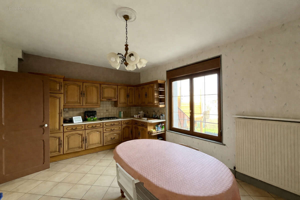 Maison à rénover avec grenier et jardin, beau potentiel - photo 5