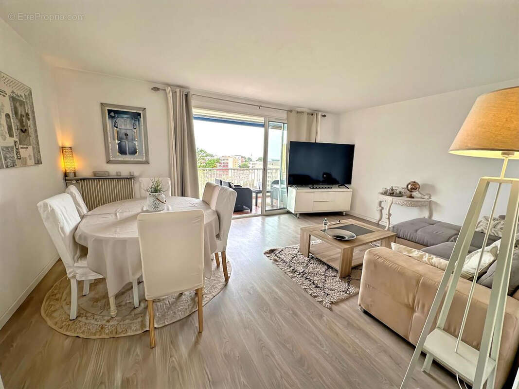 ANTIBES HAUTEUR, Beau 3 pièces de 64 m2 cave avec aperçu mer - photo 10